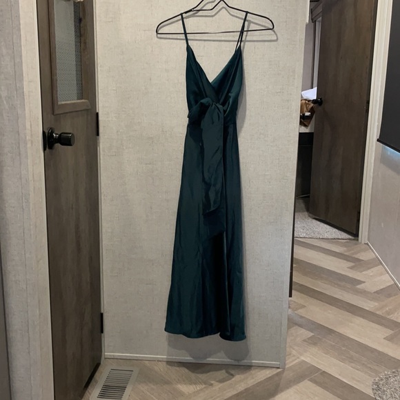 V-neck formal dress - Picture 2 of 3